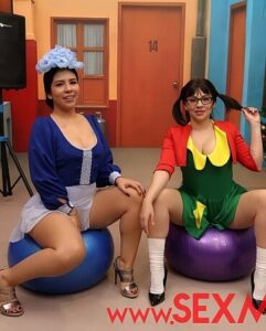 Elizabeth Marquez. Nalgonas Tetonas. Nicole Zurich y Elizabeth Marquez tienen unas piernas preciosas y bien dotadas.