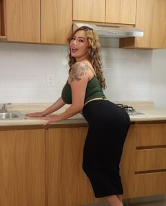 Anai Loves. Blowjob Brunettes. Anai Loves can please you with her voluptuous body.